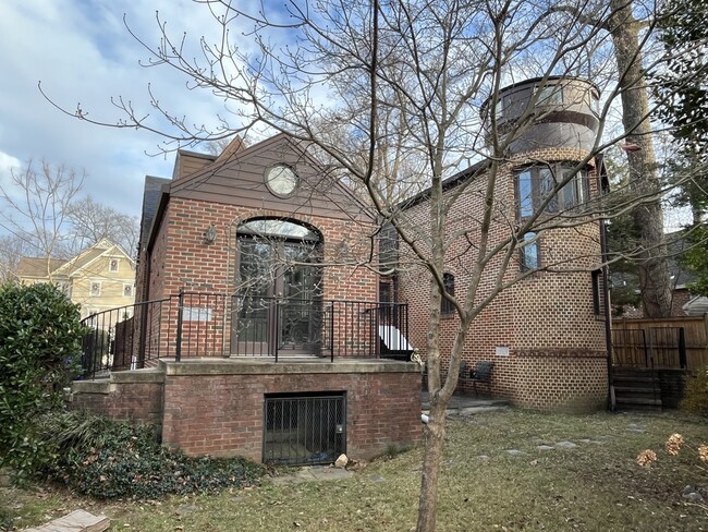 Building Photo - 8904 Grant St