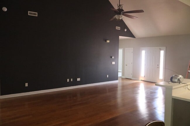 Photo - 130 Ashworth Dr