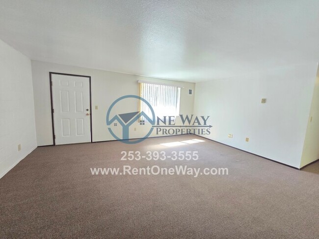 Photo - 18601 4th St E