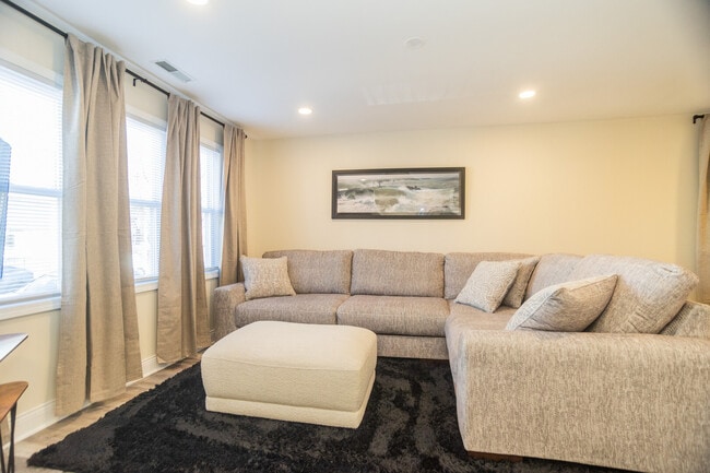 Photo - 2927 W Lyndale St Unit 1