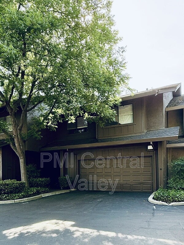 Building Photo - 1725 Edgebrook Dr