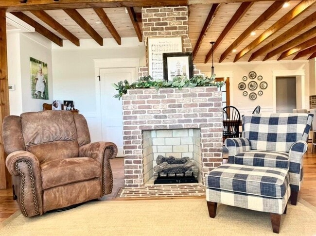 Photo - 1260 E Main St