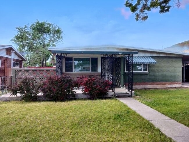 Building Photo - Nestled in the Heart of Rose Park! Charming 3-Bedroom, 2-Bath Home!