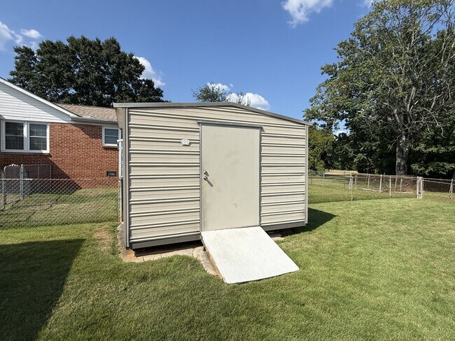 Photo - 424 Karter St NW