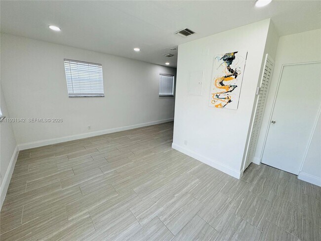 Photo - 631 NW 11th Ave