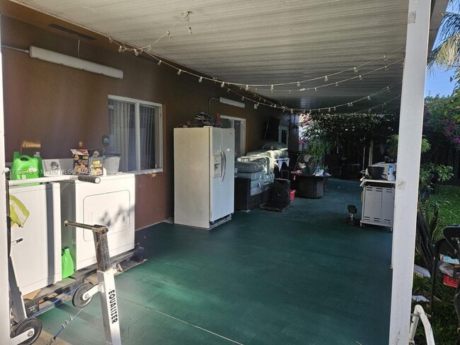 Photo - 718 SE 12th Ter