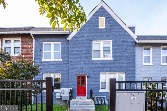 Building Photo - 1113 Penn St NE Unit 4