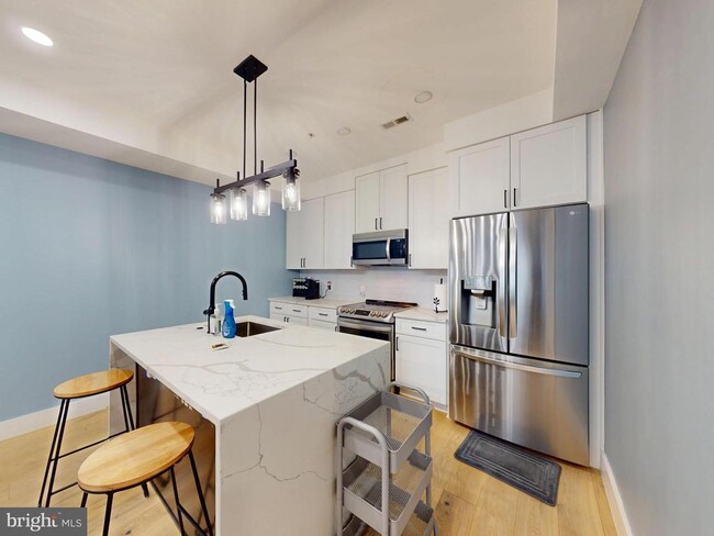 Building Photo - 927 Kennedy St NW Unit 303 Rental