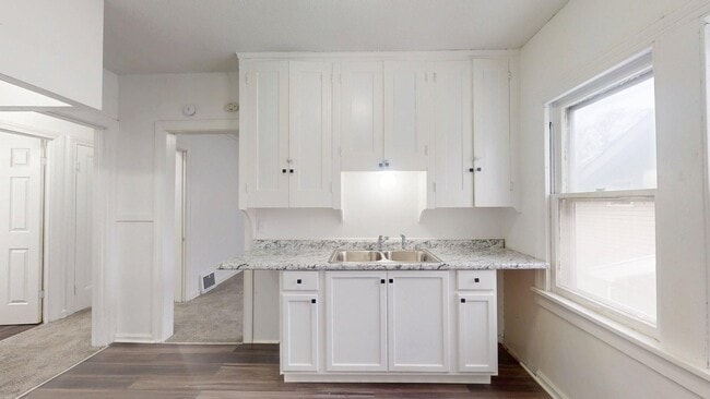 Building Photo - 3863 E 154th St Unit 1