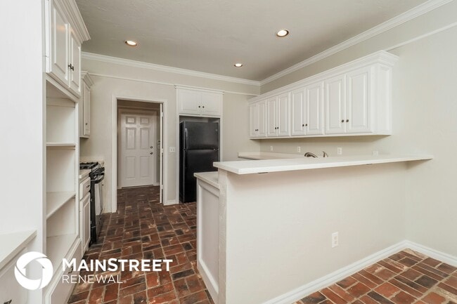 Photo - 10404 Regent St