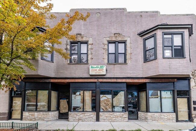 2448 S Oakley Ave  