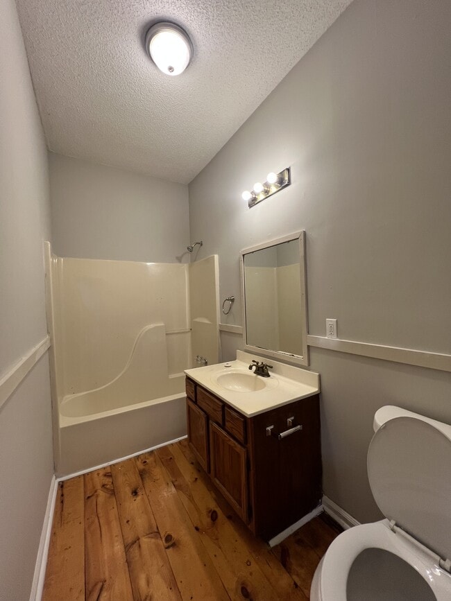 Photo - 122 Tuxedo Dr