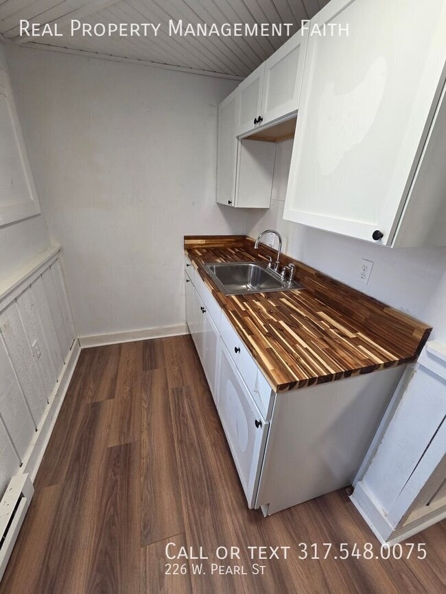 226 W Pearl St