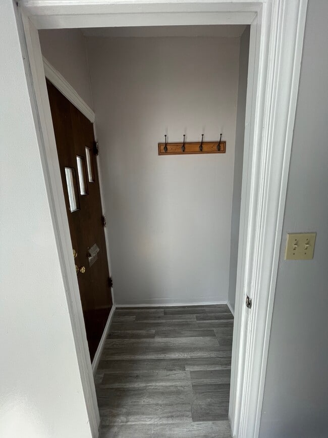 Unit 1 - Foyer - 2733 N Ridgeway Ave Unit 1
