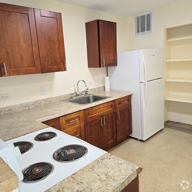 Building Photo - Freshly Painted 2 Bedroom Harbor Lights Co... Rental