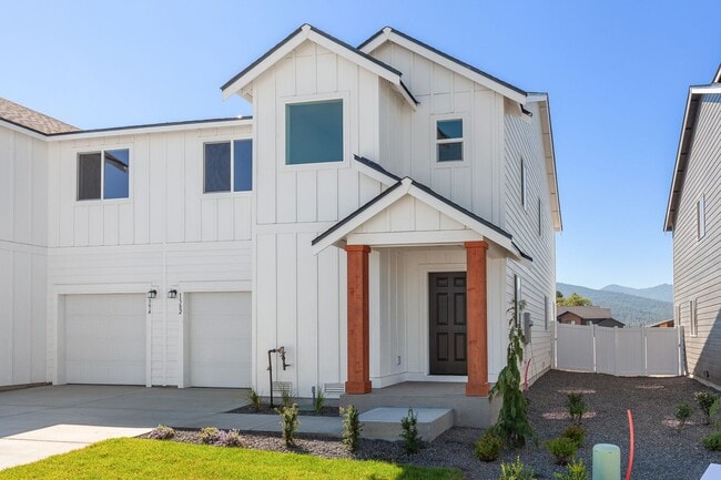 Building Photo - Lease special, save $900.00 if you sign an... Rental