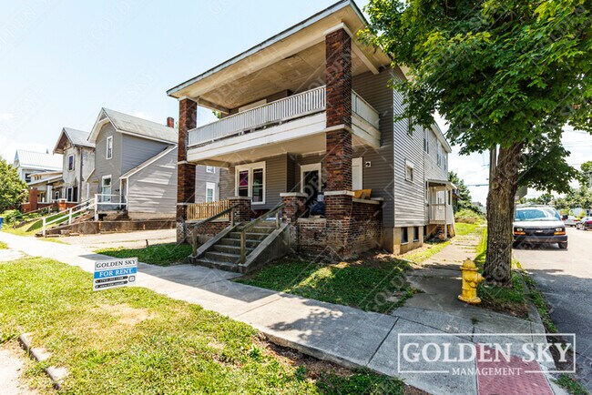 823 W Main St