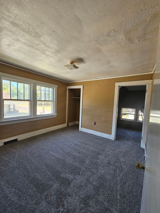 Photo - 3 bedroom home with fenced yard