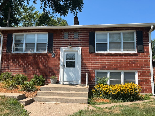 Photo - 4622 Cass St