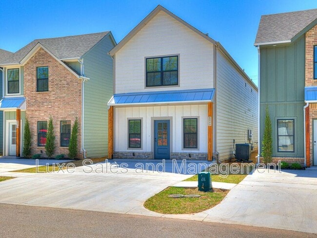 Photo - 614 W 2nd St