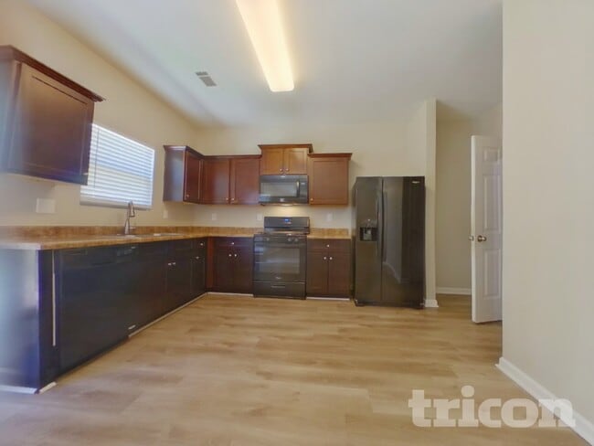 Photo - 1042 Sutherland Dr