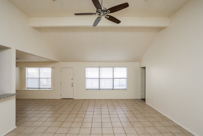 Photo - 916 Richards Dr