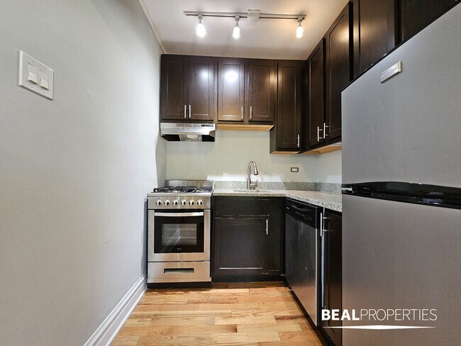 Photo - 4737 N Hermitage Ave Unit 1 bed