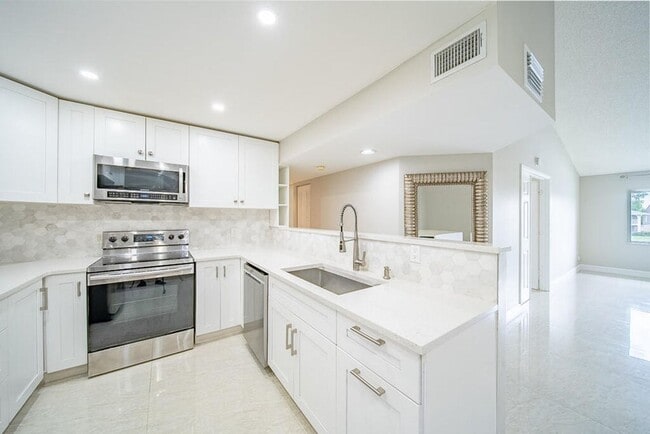 Building Photo - 13810 Oneida Dr Rental