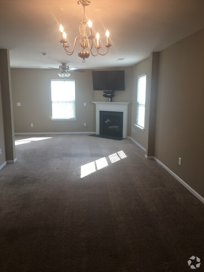 Building Photo - 2332 Waverly Dell Dr SE Rental