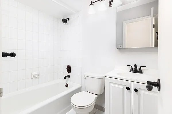 222 E 14th St Unit 7M