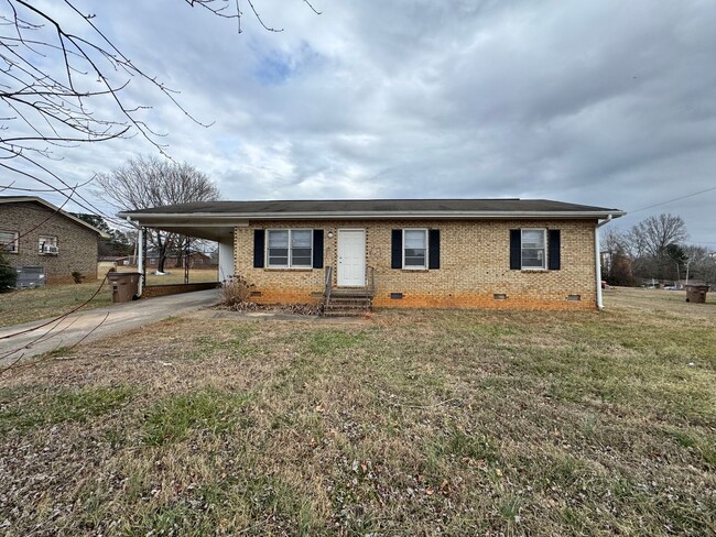 Building Photo - 3/1 in Shelby, NC