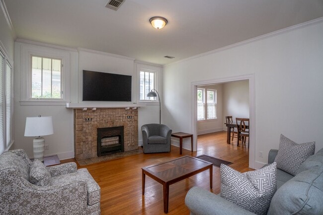 Photo - 303 N Woodrow St