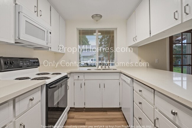 Photo - Three Bedroom Ranch In Central Hillsboro w/ Large Fenced Yard!