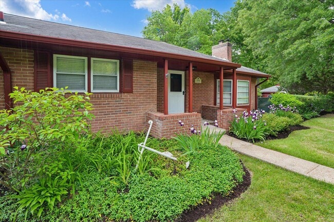 Building Photo - 3900 Laurel Rd