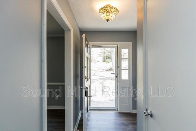 Photo - 409 Foxhall Dr