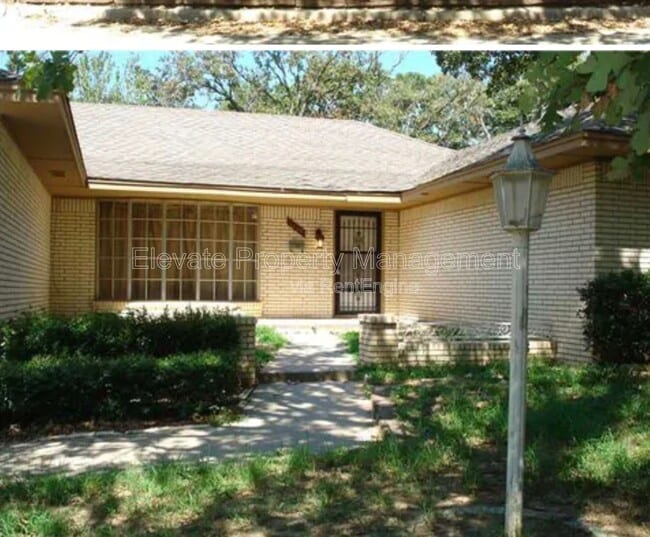 Building Photo - 1809 N Oakhill Rd