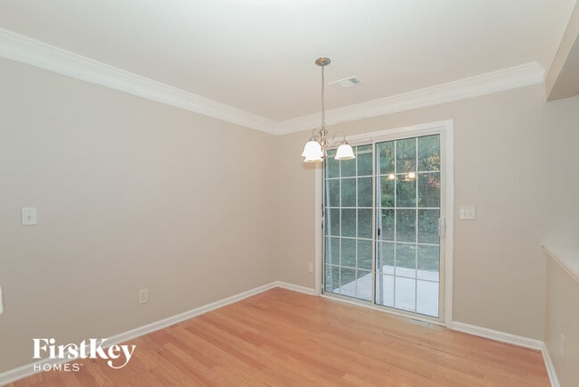 Photo - 3050 Whittier Way