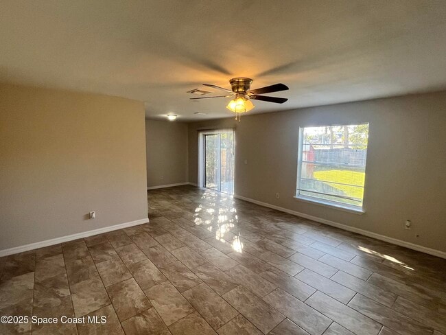 106 Battersea Ave NE