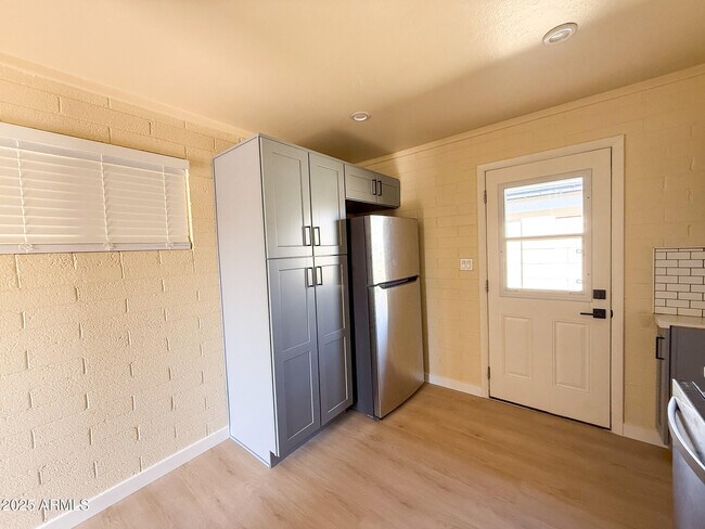 Photo - 1312 W 5th St Apartamento