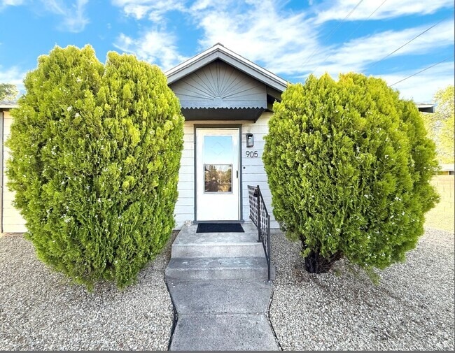Building Photo - 2 bedroom home in Prescott!