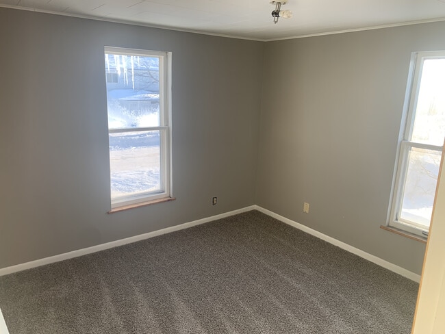 Photo - 215-217 N Elm St