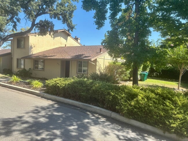 Building Photo - CUTE AS A BUG!  Super private Eldorado Hil... Rental