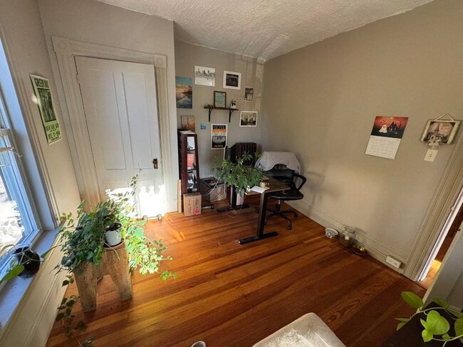 Photo - 107 Russell St Unit #2