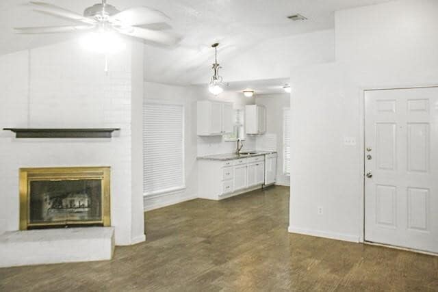 Building Photo - 3835 Brookwind Dr