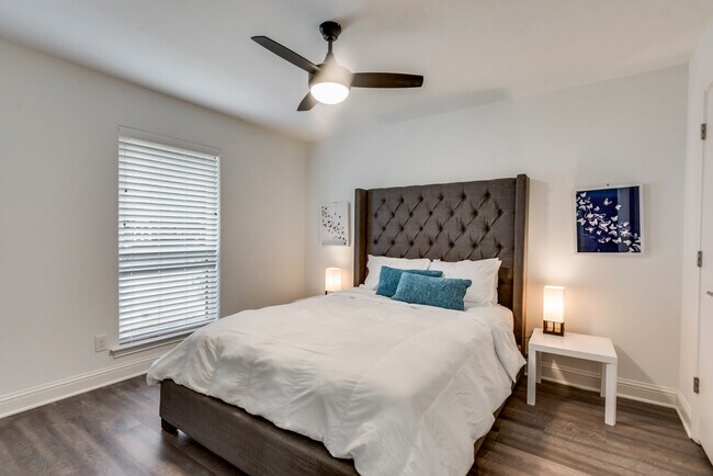 Photo - 4618 Lakepointe Ave