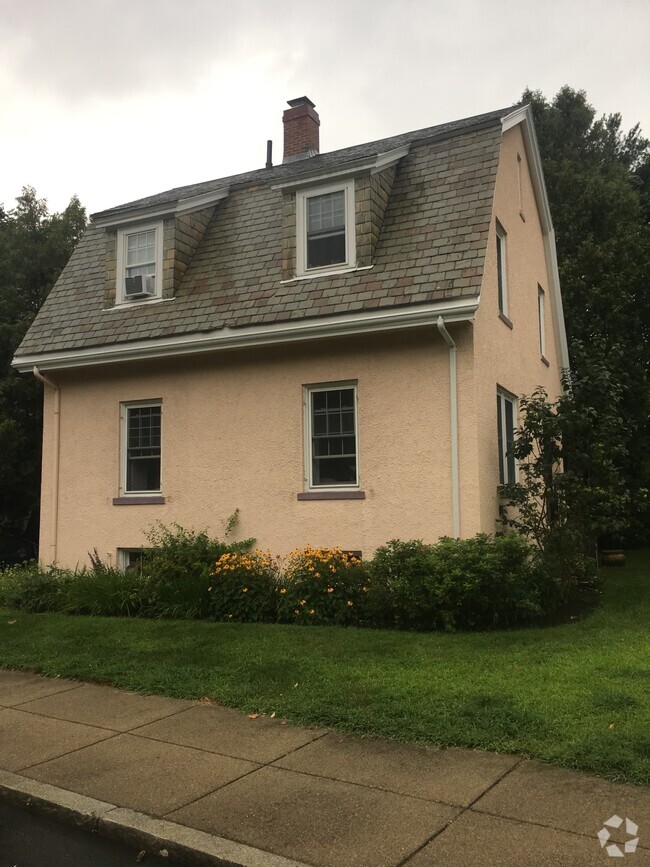 Building Photo - 94 Florian St Unit 1 Rental