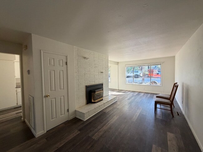 Photo - 916 Sunset Dr