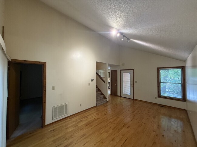 113 S Peak Dr