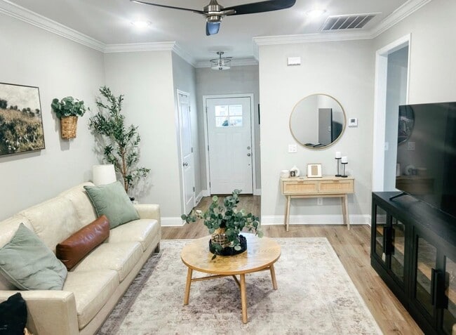 Photo - 506 NE Bellingham Dr