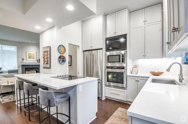 Building Photo - 3940 Buena Vista St Unit 302C Rental